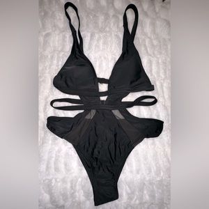 🌟BRAND NEW!!🌟 Breezy Swim One piece fashion swimsuit, bikini style w/side cuts